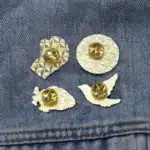 1. Broches dorés en forme de feuilles et cercles avec motif géométrique, accessoires chics et originaux pour vêtements.