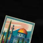 Mosquée palestinienne illustrée avec dômes et minarets, design moderne, style vectoriel, couleur orange, bleu et vert, ambiance inspirante, représentative de la culture palestinienne pour boutique Palestine.